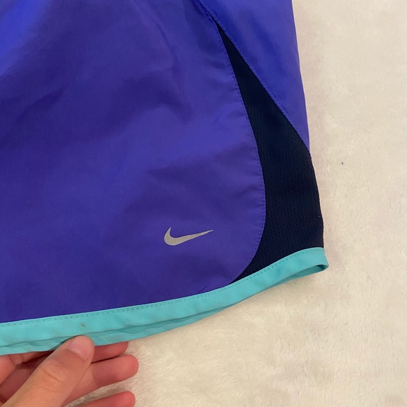 Nike Women’s Shorts - Picture 4 of 6